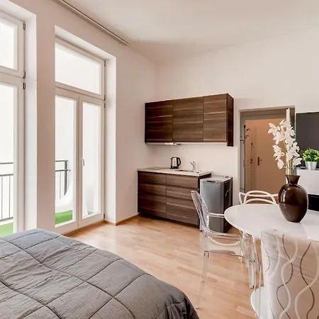 Ferdinand Palace Studio With Balcony פראג