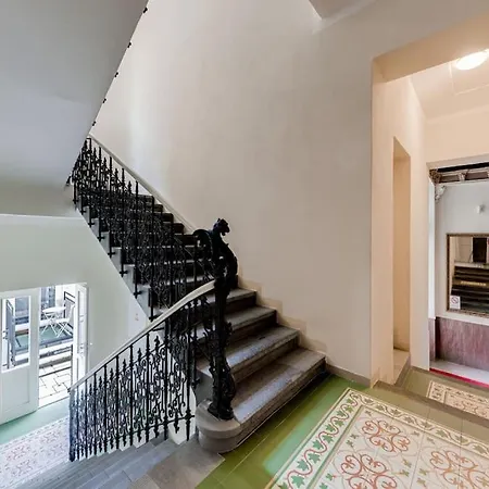 דירה Ferdinand Palace Studio With Balcony